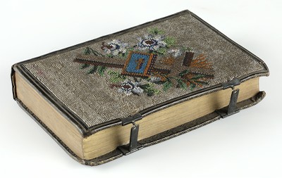 Obr. 5 Modlitební knížka s korálkovou výšivkou, kolem r. 1870